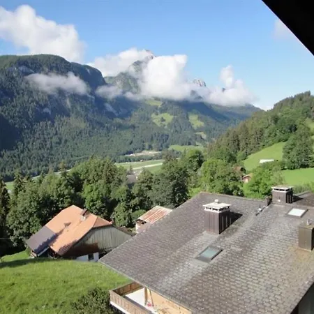 Saanen Sleeps 6 Wifi Апартаменты Гштад